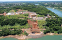 O governador Carlos Massa Ratinho Junior, junto com o ministro da Infraestrutura, Tarcísio Freitas, e o diretor-geral brasileiro da Itaipu Binacional, Joaquim Silva e Luna, vistoria nesta sexta-feira (28) as obras de construção da Ponte da Integração Brasil e Paraguai, em Foz do Iguaçu. O Governo do Paraná é o gestor da obra, que é financiada pela hidrelétrica binacional. - Curitiba, 28/02/2020 - Foto: Rodrigo Félix Leal/AEN