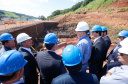 O governador Carlos Massa Ratinho Junior, junto com o ministro da Infraestrutura, Tarcísio Freitas, e o diretor-geral brasileiro da Itaipu Binacional, Joaquim Silva e Luna, vistoria nesta sexta-feira (28) as obras de construção da Ponte da Integração Brasil e Paraguai, em Foz do Iguaçu. O Governo do Paraná é o gestor da obra, que é financiada pela hidrelétrica binacional. - Curitiba, 28/02/2020 - Foto: Rodrigo Félix Leal/AEN