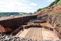 O governador Carlos Massa Ratinho Junior, junto com o ministro da Infraestrutura, Tarcísio Freitas, e o diretor-geral brasileiro da Itaipu Binacional, Joaquim Silva e Luna, vistoria nesta sexta-feira (28) as obras de construção da Ponte da Integração Brasil e Paraguai, em Foz do Iguaçu. O Governo do Paraná é o gestor da obra, que é financiada pela hidrelétrica binacional. - Curitiba, 28/02/2020 - Foto: Rodrigo Félix Leal/AEN