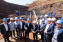 O governador Carlos Massa Ratinho Junior, junto com o ministro da Infraestrutura, Tarcísio Freitas, e o diretor-geral brasileiro da Itaipu Binacional, Joaquim Silva e Luna, vistoria nesta sexta-feira (28) as obras de construção da Ponte da Integração Brasil e Paraguai, em Foz do Iguaçu. O Governo do Paraná é o gestor da obra, que é financiada pela hidrelétrica binacional. - Curitiba, 28/02/2020 - Foto: Rodrigo Félix Leal/AEN