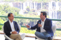 Compromisso com o desenvolvimento sustentável, reformas estruturantes, proteção das fronteiras e um pedido para que o governo federal dê suporte aos estados para um possível enfrentamento ao coronavírus estão entre os principais pontos da Carta de Foz do Iguaçu. O documento final do encontro do Consórcio de Integração Sul e Sudeste (Cosud) foi apresentado neste sábado (29) pelos governadores das duas regiões, durante uma coletiva de imprensa no Parque Nacional do Iguaçu.