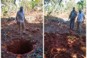 Poços e fossas com focos do mosquito da dengue estão sendo aterrados. Foto:Leandro Mello/Prefeitura de Barbosa Ferraz