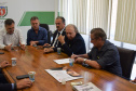 O secretário estadual da Saúde, Beto Preto, reuniu-se nesta segunda-feira (9)&#8354;om deputados federais que destinaram emendas para a construção do Centro Oncológico Hospital São Vicente de Paulo (Hospital do Câncer), em Guarapuava. Foto:SESA