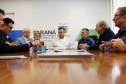 O secretário estadual da Saúde, Beto Preto, reuniu-se nesta segunda-feira (9)&#8354;om deputados federais que destinaram emendas para a construção do Centro Oncológico Hospital São Vicente de Paulo (Hospital do Câncer), em Guarapuava. Foto:SESA