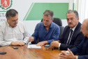 O secretário estadual da Saúde, Beto Preto, reuniu-se nesta segunda-feira (9)&#8354;om deputados federais que destinaram emendas para a construção do Centro Oncológico Hospital São Vicente de Paulo (Hospital do Câncer), em Guarapuava. Foto:SESA