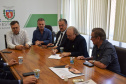 O secretário estadual da Saúde, Beto Preto, reuniu-se nesta segunda-feira (9)&#8354;om deputados federais que destinaram emendas para a construção do Centro Oncológico Hospital São Vicente de Paulo (Hospital do Câncer), em Guarapuava. Foto:SESA