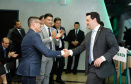O Grupo Heineken confirmou novos investimentos no Paraná. Em cerimônia com o governador Carlos Massa Ratinho Junior, nesta quarta-feira (11), na unidade da indústria, em Ponta Grossa, a cervejaria anunciou que vai destinar R$ 865 milhões até 2021 para a ampliação da produção da planta, concentrada em rótulos como Heineken e Amstel. Serão 600 novos empregos entre diretos e indiretos.