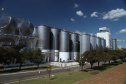 O Grupo Heineken confirmou novos investimentos no Paraná. Em cerimônia com o governador Carlos Massa Ratinho Junior, nesta quarta-feira (11), na sede da indústria, em Ponta Grossa, a cervejaria anunciou que vai destinar R$ 865 milhões até 2021 para a ampliação da produção da planta, concentrada em rótulos como Heineken e Amstel. Serão 600 novos empregos entre diretos e indiretos. O empreendimento tem o apoio do Governo do Estado por meio do Programa Paraná Competitivo.