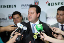O Grupo Heineken confirmou novos investimentos no Paraná. Em cerimônia com o governador Carlos Massa Ratinho Junior, nesta quarta-feira (11), na sede da indústria, em Ponta Grossa, a cervejaria anunciou que vai destinar R$ 865 milhões até 2021 para a ampliação da produção da planta, concentrada em rótulos como Heineken e Amstel. Serão 600 novos empregos entre diretos e indiretos. O empreendimento tem o apoio do Governo do Estado por meio do Programa Paraná Competitivo.