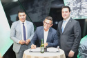 O Grupo Heineken confirmou novos investimentos no Paraná. Em cerimônia com o governador Carlos Massa Ratinho Junior, nesta quarta-feira (11), na sede da indústria, em Ponta Grossa, a cervejaria anunciou que vai destinar R$ 865 milhões até 2021 para a ampliação da produção da planta, concentrada em rótulos como Heineken e Amstel. Serão 600 novos empregos entre diretos e indiretos. O empreendimento tem o apoio do Governo do Estado por meio do Programa Paraná Competitivo.