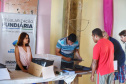Técnicos da Diretoria de Gestão Territorial do Instituto Água e Terra entregaram nesta quarta-feira (11) mapas e memoriais descritivos a 108 pequenos agricultores da região de Guaraqueçaba que possuem imóveis particulares, mas sem registro. A documentação é essencial para o ajuizamento da ação de usucapião, que levará ao registro do imóvel. Foto: Denis ferreira Netto/SEDEST