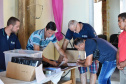 Técnicos da Diretoria de Gestão Territorial do Instituto Água e Terra entregaram nesta quarta-feira (11) mapas e memoriais descritivos a 108 pequenos agricultores da região de Guaraqueçaba que possuem imóveis particulares, mas sem registro. A documentação é essencial para o ajuizamento da ação de usucapião, que levará ao registro do imóvel. Foto: Denis ferreira Netto/SEDEST