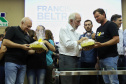 O vice-governador Darci Piana assinou nesta sexta-feira (13), em Francisco Beltrão, decreto que regulamenta a lei 17.773/2013 que instituiu o Sistema Unificado Estadual de Sanidade Agroindustrial Familiar, Artesanal e de Pequeno Porte do Paraná (Susaf-PR).