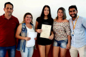 Vinte e sete moradores da Ponta da Pita, em Antonina, receberam nesta semana o certificado do curso de Internet Básica da Portos do Paraná. As aulas fazem parte do Programa de Educação Ambiental, promovido pela empresa pública junto às comunidades da área de abrangência portuária, como medida vinculada às obras de dragagem de manutenção dos portos de Paranaguá e Antonina. Foto: Pierpaolo Nota/Portos do Paraná