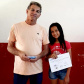 Vinte e sete moradores da Ponta da Pita, em Antonina, receberam nesta semana o certificado do curso de Internet Básica da Portos do Paraná. As aulas fazem parte do Programa de Educação Ambiental, promovido pela empresa pública junto às comunidades da área de abrangência portuária, como medida vinculada às obras de dragagem de manutenção dos portos de Paranaguá e Antonina. Foto: Pierpaolo Nota/Portos do Paraná