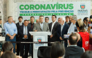 O Governo do Paraná apresentou nesta segunda-feira (16) as principais medidas adotadas para o enfrentamento da epidemia do coronavírus no Estado. Contidas em decreto assinado pelo governador Carlos Massa Ratinho Junior, as medidas reduzem as possibilidades de contato entre as pessoas para conter a propagação do vírus, determinam ações específicas no âmbito da saúde, ampliam a proteção a servidores incluídos em grupos de risco e fortalecem ações nas fronteiras e divisas.