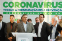 O Governo do Paraná apresentou nesta segunda-feira (16) as principais medidas adotadas para o enfrentamento da epidemia do coronavírus no Estado. Contidas em decreto assinado pelo governador Carlos Massa Ratinho Junior, as medidas reduzem as possibilidades de contato entre as pessoas para conter a propagação do vírus, determinam ações específicas no âmbito da saúde, ampliam a proteção a servidores incluídos em grupos de risco e fortalecem ações nas fronteiras e divisas.