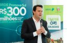 Projetos prioritários para o desenvolvimento do Estado contarão com recursos de R$ 300 milhões do Banco Regional de Desenvolvimento Econômico do Extremo Sul (BRDE). O governador Carlos Massa Ratinho Junior e o diretor de Operações da agência paranaense do BRDE, Wilson Bley Lipski, lançaram nesta terça-feira (17) o Promove Sul, um fundo rotativo permanente para o apoio de projetos em diversas áreas.