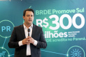 Projetos prioritários para o desenvolvimento do Estado contarão com recursos de R$ 300 milhões do Banco Regional de Desenvolvimento Econômico do Extremo Sul (BRDE). O governador Carlos Massa Ratinho Junior e o diretor de Operações da agência paranaense do BRDE, Wilson Bley Lipski, lançaram nesta terça-feira (17) o Promove Sul, um fundo rotativo permanente para o apoio de projetos em diversas áreas.