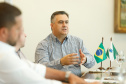 O Governo do Estado está alinhando com as emissoras e meios de comunicação do Paraná a divulgação das notícias sobre o novo coronavírus. O governador Carlos Massa Ratinho Junior recebeu nesta sexta-feira (20) chefes de reportagem e proprietários de veículos para alinhar as informações e destacar a colaboração da imprensa no papel de manter a população bem informada sobre a evolução e as medidas de contenção do Covid-19.