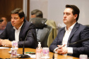 O governador Carlos Massa Ratinho Junior participou nesta segunda-feira (23) de uma videoconferência com o ministro da Infraestrutura, Tarcísio de Freitas, juntamente com os demais governadores dos estados que formam o Consórcio de Integração Sul e Sudeste (Cosud).