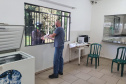 As escolas estaduais do Paraná já estão se organizando para realizar a primeira entrega dos alimentos que compõem a merenda escolar para estudantes inscritos no programa Bolsa Família e/ou em situação de vulnerabilidade, conforme o governador Carlos Massa Ratinho Junior determinou no Decereto 4.316/2020. São cerca de 230 mil alunos inscritos no programa no Paraná. Foto:SEED