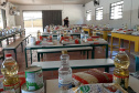 As escolas estaduais do Paraná já estão se organizando para realizar a primeira entrega dos alimentos que compõem a merenda escolar para estudantes inscritos no programa Bolsa Família e/ou em situação de vulnerabilidade, conforme o governador Carlos Massa Ratinho Junior determinou no Decereto 4.316/2020. São cerca de 230 mil alunos inscritos no programa no Paraná. Foto:SEED