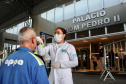 Equipes médicas foram contratadas e atuam 24 horas para fazer aferição de temperatura, orientação e triagem dos profissionais que descarregam cargas e atuam na atividade portuária. Há postos médicos e de enfermagem, 32 chuveiros, 60 pias e lava-pés com hipoclorito de sódio, entre outras iniciativas.Foto: Claudio Neves
Foto: Divulgação/APPA