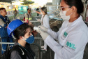 Equipes médicas foram contratadas e atuam 24 horas para fazer aferição de temperatura, orientação e triagem dos profissionais que descarregam cargas e atuam na atividade portuária. Há postos médicos e de enfermagem, 32 chuveiros, 60 pias e lava-pés com hipoclorito de sódio, entre outras iniciativas.Foto: Claudio Neves
Foto: Divulgação/APPA