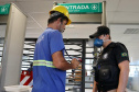 Equipes médicas foram contratadas e atuam 24 horas para fazer aferição de temperatura, orientação e triagem dos profissionais que descarregam cargas e atuam na atividade portuária. Há postos médicos e de enfermagem, 32 chuveiros, 60 pias e lava-pés com hipoclorito de sódio, entre outras iniciativas.Foto: Claudio Neves
Foto: Divulgação/APPA