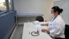 Equipes médicas foram contratadas e atuam 24 horas para fazer aferição de temperatura, orientação e triagem dos profissionais que descarregam cargas e atuam na atividade portuária. Há postos médicos e de enfermagem, 32 chuveiros, 60 pias e lava-pés com hipoclorito de sódio, entre outras iniciativas.Foto: Claudio Neves. Foto: Claudio Neves
Foto: Divulgação/APPA