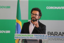O Governador Carlos Massa Ratinho Junior em pronunciamento nesta sexta-feira (27/03),  para anunciar medidas econômicas que o Governo do Estado adota para estimular a atividade produtiva e reduzir os impactos causados pela pandemia do novo coronavírus na economia. Na foto, o diretor-presidente da Fomento Paraná, Heraldo Neves.  Curitiba, 27/03/2020 - Foto: Geraldo Bubniak/AEN