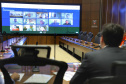O governador Carlos Massa Ratinho Junior realizou reuniões por videoconferência neste sábado (28) e domingo (29) com 20 prefeitos das maiores cidades paranaenses. O objetivo foi reforçar a necessidade de aplicação das medidas que foram adotadas no Estado para a prevenção ao novo coronavírus, além de trocar experiências e alinhar as ações conjuntas de enfrentamento à Covid-19 no Paraná.