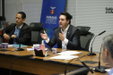 O governador Carlos Massa Ratinho Junior realizou reuniões por videoconferência neste sábado (28) e domingo (29) com 20 prefeitos das maiores cidades paranaenses. O objetivo foi reforçar a necessidade de aplicação das medidas que foram adotadas no Estado para a prevenção ao novo coronavírus, além de trocar experiências e alinhar as ações conjuntas de enfrentamento à Covid-19 no Paraná.