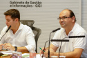  O secretário estadual de Saúde, Beto Preto, e o chefe da Casa Civil, Guto Silva, participaram nesta terça-feira (31), no Palácio Iguaçu, de uma videoconferência com secretários municipais de Saúde de 30 municípios das 22 regionais do Estado. Na pauta estiveram orientações gerais da administração estadual no combate ao novo coronavírus.Foto Gilson Abreu/AEN