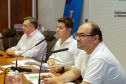  O secretário estadual de Saúde, Beto Preto, e o chefe da Casa Civil, Guto Silva, participaram nesta terça-feira (31), no Palácio Iguaçu, de uma videoconferência com secretários municipais de Saúde de 30 municípios das 22 regionais do Estado. Na pauta estiveram orientações gerais da administração estadual no combate ao novo coronavírus.Foto Gilson Abreu/AEN