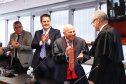 O governador Carlos Massa Ratinho Junior participou nesta quarta-feira (8) da posse do novo procurador-geral de Justiça, Gilberto Giacoia. Ele foi nomeado pelo chefe do Poder Executivo no final de março,  após ter sido o candidato mais votado pelos membros do Ministério Público do Paraná (MP-PR). O evento contou com participação restrita e foi transmitido em tempo real pelo YouTube.