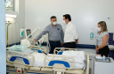 O governador Carlos Massa Ratinho Junior esteve nesta quinta-feira (9) no Hospital Regional do Norte Pioneiro, em Santo Antônio da Platina. A unidade é considerada estratégica no combate ao novo coronavírus e terá dez leitos de UTI e oito enfermarias já a partir da semana que vem.