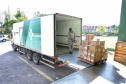 A Secretaria de Estado da Saúde iniciou nesta segunda-feira (13) o envio de mais 530 mil equipamentos de proteção individual (EPI’s) para as 22 Regionais de Saúde do Paraná. Os materiais incluem máscaras, luvas, tocas, aventais, óculos de proteção e álcool em gel.