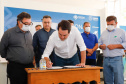 O Hospital Regional de Telêmaco Borba, nos Campos Gerais, vai entrar em funcionamento após uma espera de mais de dez anos. Para isso, o governador Carlos Massa Ratinho Junior assinou nesta terça-feira (14) um convênio com a Klabin e a prefeitura do município, permitindo que o complexo médico possa operar em até 45 dias.