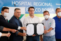 O Hospital Regional de Telêmaco Borba, nos Campos Gerais, vai entrar em funcionamento após uma espera de mais de dez anos. Para isso, o governador Carlos Massa Ratinho Junior assinou nesta terça-feira (14) um convênio com a Klabin e a prefeitura do município, permitindo que o complexo médico possa operar em até 45 dias.