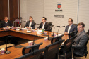O governador Carlos Massa Ratinho Junior assinou um protocolo de intenções do Governo do Estado com a Companhia de Saneamento do Paraná (Sanepar), a Itaipu Binacional e o Parque Tecnológico Itaipu (PTI) para ampliar a qualidade ambiental nas bacias da região lindeira e a vida útil do Lago de Itaipu. O documento também estabelece o compartilhamento de dados e tecnologia para segurança de barragens e tratamento de efluentes e esgoto.Foto: Ari Dias/AEN