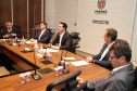 O governador Carlos Massa Ratinho Junior assinou um protocolo de intenções do Governo do Estado com a Companhia de Saneamento do Paraná (Sanepar), a Itaipu Binacional e o Parque Tecnológico Itaipu (PTI) para ampliar a qualidade ambiental nas bacias da região lindeira e a vida útil do Lago de Itaipu. O documento também estabelece o compartilhamento de dados e tecnologia para segurança de barragens e tratamento de efluentes e esgoto.Foto: Ari Dias/AEN