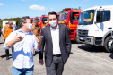 O Paraná ganhou uma importante ferramenta para ajudar no combate a focos de incêndio, no abastecimento de água nas cidades que enfrentam a estiagem e contra a proliferação do coronavírus. O governador Carlos Massa Ratinho Junior entregou nesta quarta-feira (22) 20 de um total de 29 caminhões-pipa que vão atender municípios de diversas regiões do Estado.