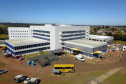 O governador Carlos Massa Ratinho Junior esteve nesta quinta-feira (23) no Hospital Regional Universitário dos Campos Gerais, em Ponta Grossa, e anunciou o repasse de mais de R$ 28 milhões para ações de combate ao novo coronavírus na região.