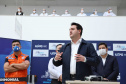 O governador Carlos Massa Ratinho Junior esteve nesta quinta-feira (23) no Hospital Regional Universitário dos Campos Gerais, em Ponta Grossa, e anunciou o repasse de mais de R$ 28 milhões para ações de combate ao novo coronavírus na região.