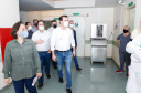 O governador Carlos Massa Ratinho Junior confirmou nesta sexta-feira (24) a contratação de 108 novos leitos para o Hospital Universitário de Maringá. O investimento é de R$ 15,3 milhões, sendo R$ 7,8 milhões para custeio para os próximos seis meses e R$ 7,5 milhões em equipamentos, mobília e insumos médicos.