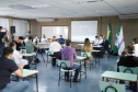 O Hospital Universitário do Oeste do Paraná, em Cascavel, ganha reforço para o atendimento de pacientes com a Covid-19 na região. Passa de 10 para 30 o número de leitos de Unidade de Terapia Intensiva (UTI). Os leitos de enfermaria serão ampliados de 20 para 32. A medida foi confirmada pelo governador Carlos Massa Ratinho Junior, que esteve no HU do Oeste nesta sexta-feira (24) para acompanhar as ações de estruturação para enfrentamento ao novo coronavírus.