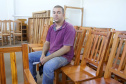  Os irmãos Osmar e Oziel Gomes Marques, moradores de São Tomé, no noroeste do estado, que são microempreendedores individuais (MEI) e ambos trabalham com produção de móveis feitos a partir de madeira de demolição, são exemplos da importância do crédito liberado pela Fomento Paraná.Foto: Fomento Paraná