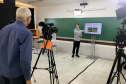 Desde o dia 06 de abril, os alunos da rede estadual de ensino no Paraná estão tendo acesso as videoaulas por três principais canais: a TV aberta, pelos multicanais da RIC TV no estado; pelo canal Aula Paraná, no Youtube; e pelo aplicativo Aula Paraná, disponível para Android e iOS. Foto:SEED